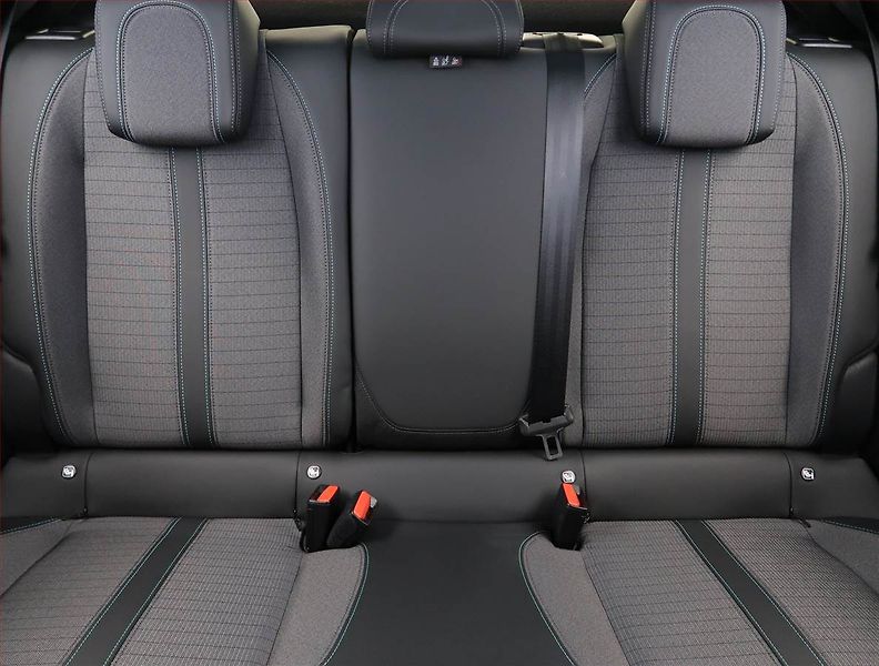 Peugeot 2008 (2022) Allure 1.2 PureTech, Automat - fotka 10 z 25