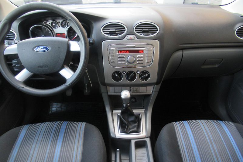 Ford Focus 1.4i KLIMA SADA KOL - fotka 9 z 21
