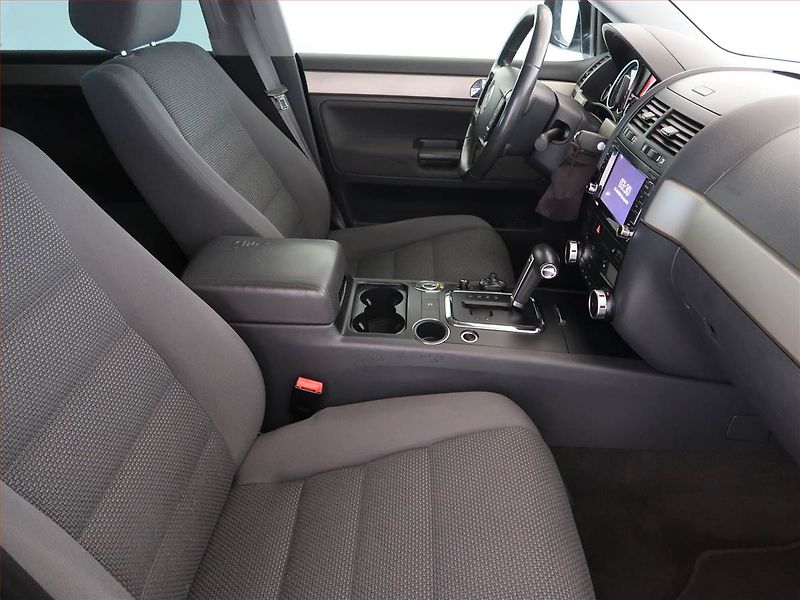 Volkswagen Touareg (2008) 3.0 TDI, 4X4, Automat, Navi - fotka 9 z 17