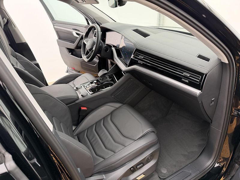 Volkswagen Touareg 3.0Tdi*1-MAJ*DPH*REZERVACE* - fotka 19 z 49