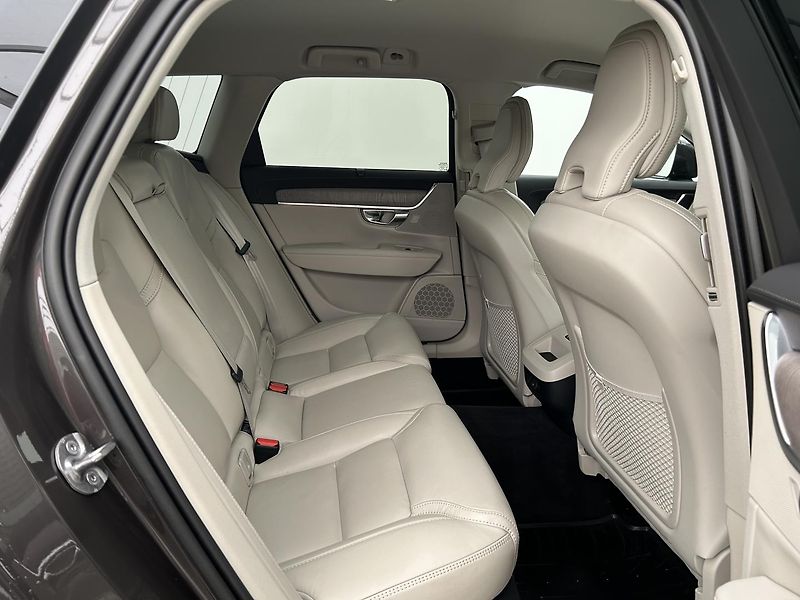 Volvo V90 2.0  B5 4x4 Cross Country Plus - fotka 16 z 30