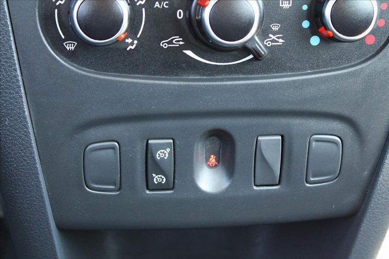 Dacia Sandero 0,9 STEPWAY KLIMA, SERVISKA - fotka 13 z 25