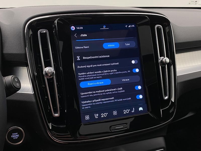 Volvo XC40 (2026) B3 AUT DARK ULTRA  - fotka 48 z 60