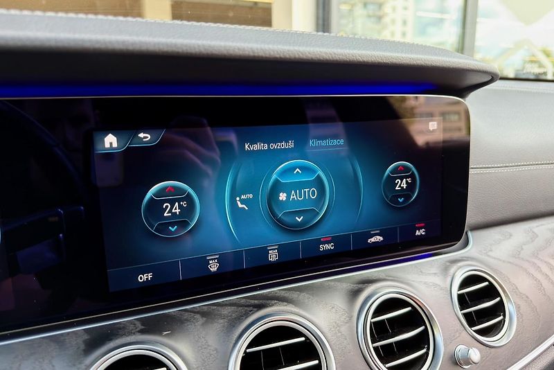 Mercedes-Benz Třídy E (2020) E 220d 4Matic AMG Line - fotka 105 z 112