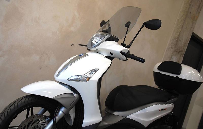 Piaggio Beverly 350 (2015) ABS + ASR - fotka 18 z 22