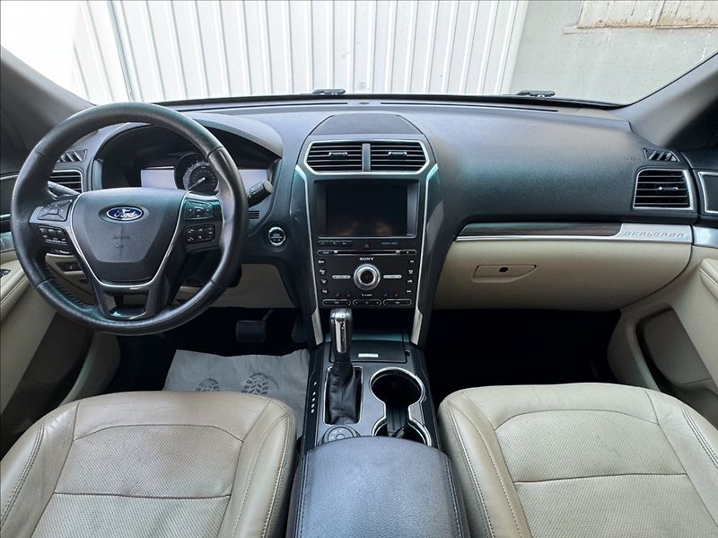 Ford Explorer 3,5 V6 268kW 4X4 PLATINUM - fotka 25 z 50