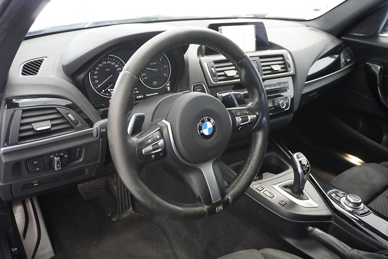 BMW Řada 1 2,0 M-SPORT XDRIVE AUT. - fotka 12 z 28