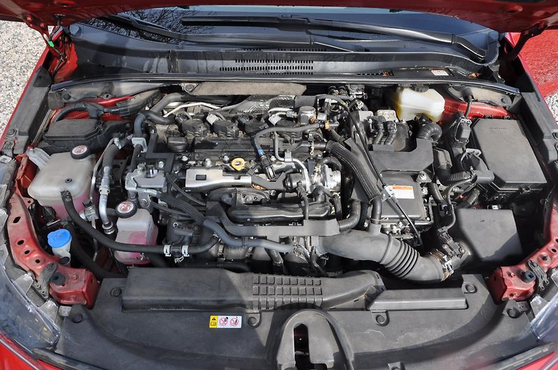 Toyota Corolla 2.0 Hybrid 112kW KOMBI GR - fotka 10 z 18