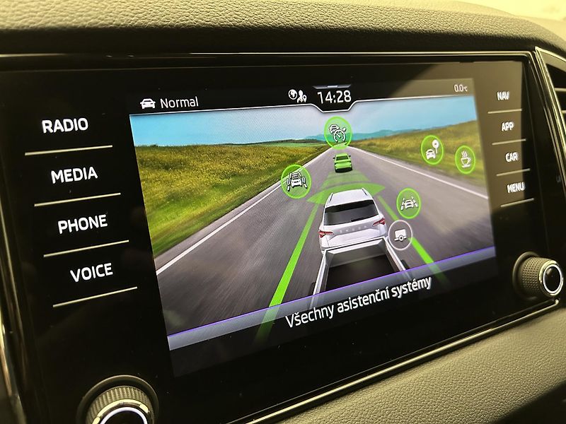 Škoda Karoq 2.0 TDI Top selection - fotka 13 z 26
