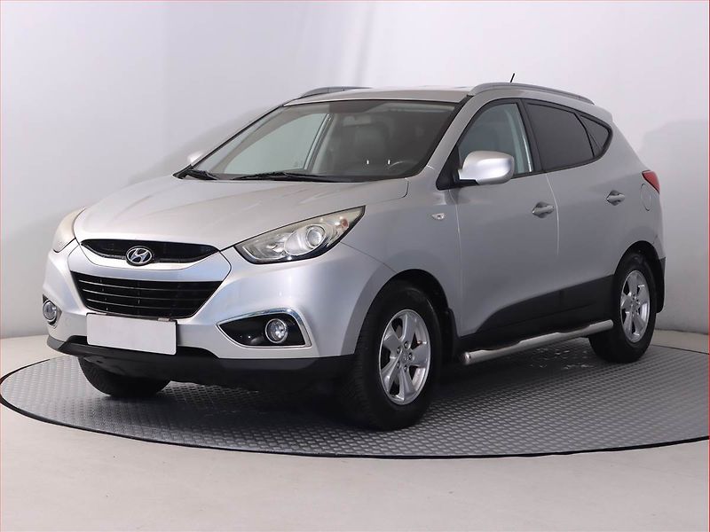 Hyundai ix35 (2011) 1.7 CRDi, Park. senzory - fotka 2 z 15