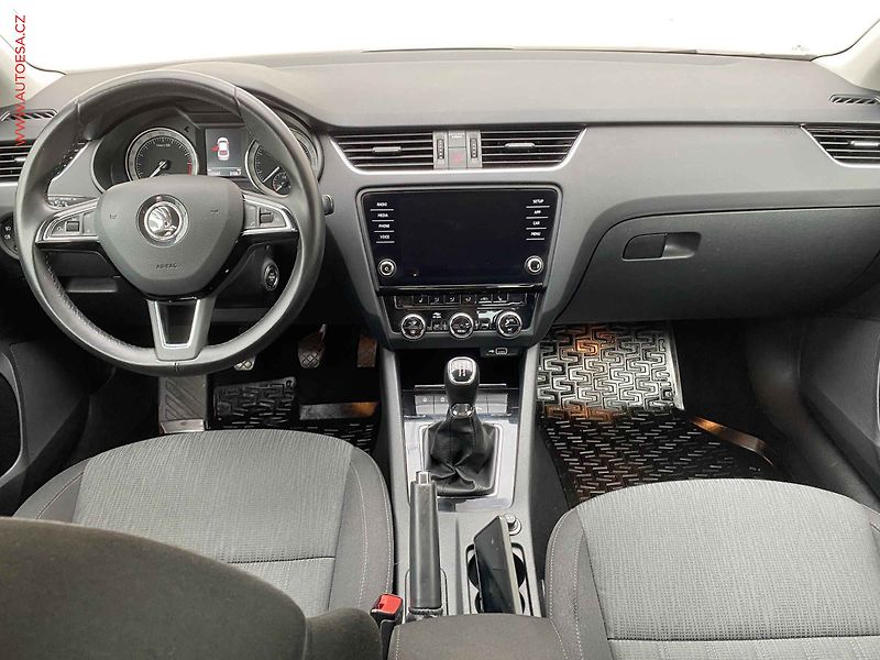 Škoda Octavia (2018) 1.6 TDi, ČR, Style, LED - fotka 8 z 18