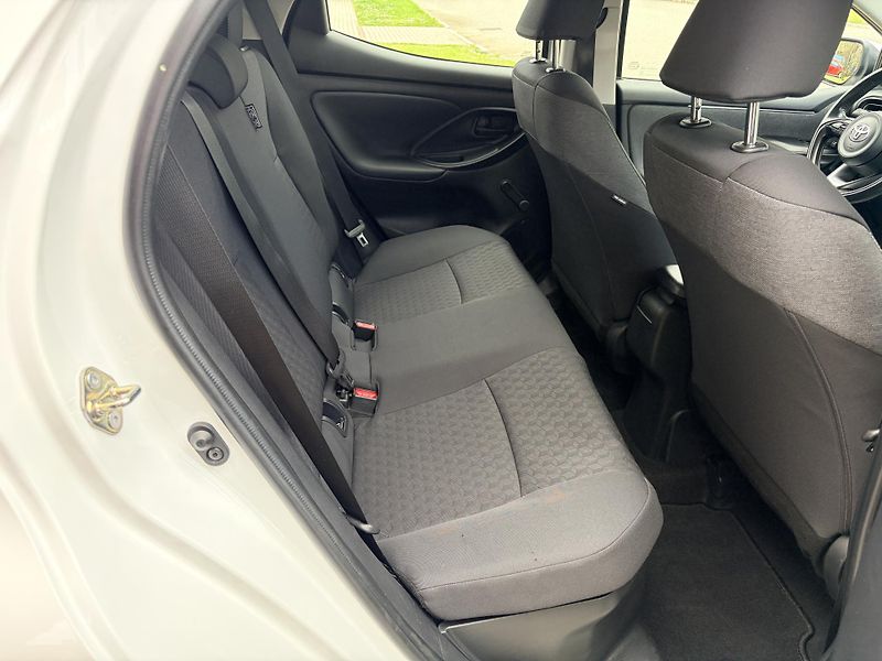 Toyota Yaris 1.5 VVT-i HYBRID - fotka 33 z 36