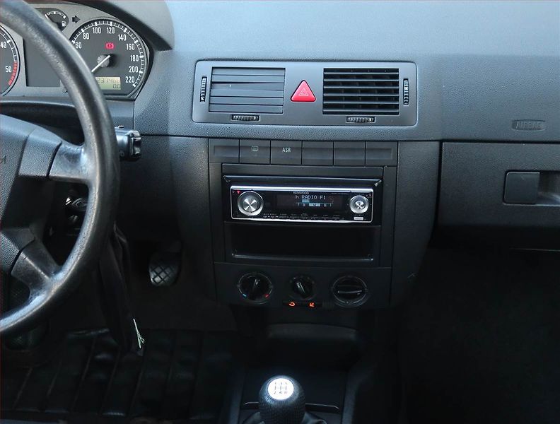 Škoda Fabia (2003) 1.9 TDI, po STK, Tažné, Klima - fotka 12 z 16