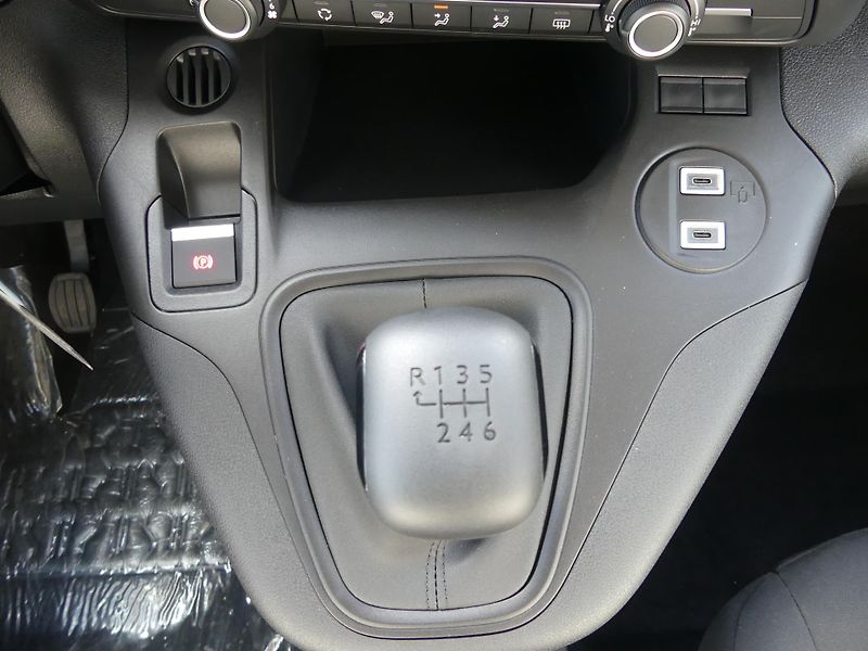 Citroën Berlingo (2026) XL PLUS PROFI Petrol 110k MAN - fotka 16 z 20
