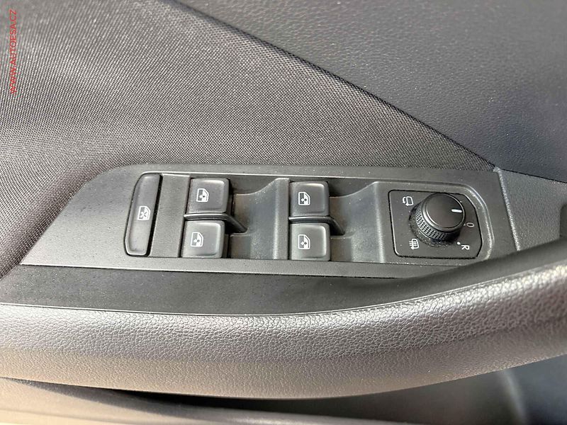Škoda Kamiq (2020) 1.0 TSI, 1.maj,ČR, STK6/28 - fotka 12 z 15