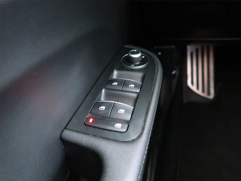 Alfa Romeo Giulia (2018) 2.0 Turbo - fotka 16 z 20