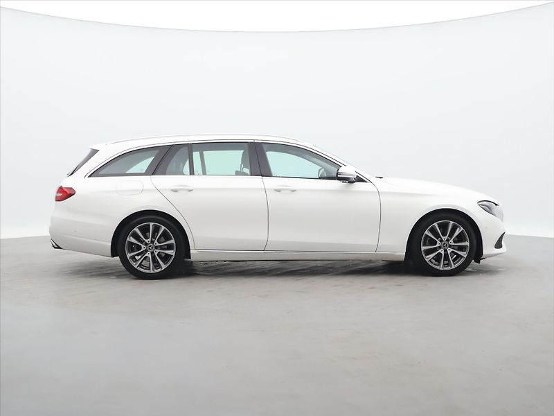 Mercedes-Benz Třídy E 2.0 220d 143kW 4Matic Aut. - fotka 8 z 34