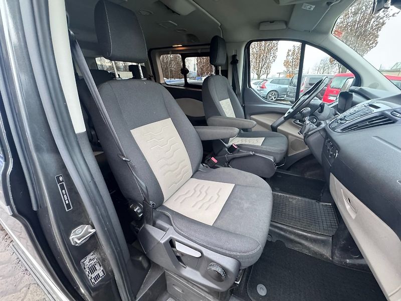 Ford Tourneo Custom (2018) 2,0D 125KW 8 MÍST TITAN 1.MAJ - fotka 35 z 49