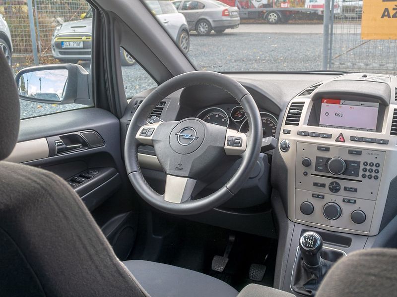Opel Zafira (2008) 1.9CDTi 88KW SPORT – 7 sedadel - fotka 13 z 48