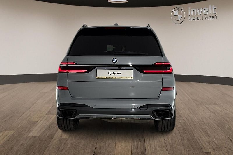 BMW X7 xDrive40i - fotka 4 z 29