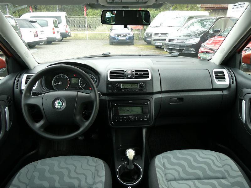 Škoda Fabia 1,4 i16V 1.MAJITEL,závěs,2xkol - fotka 27 z 48