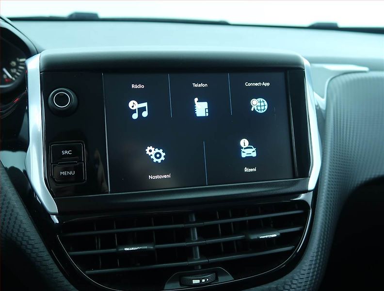 Peugeot 2008 (2018) Active Pack 1.2 PureTech - fotka 16 z 18