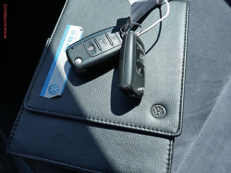 Volkswagen Touran (2010) 1.6 TDi, Comfortline, DSG - fotka 16 z 16