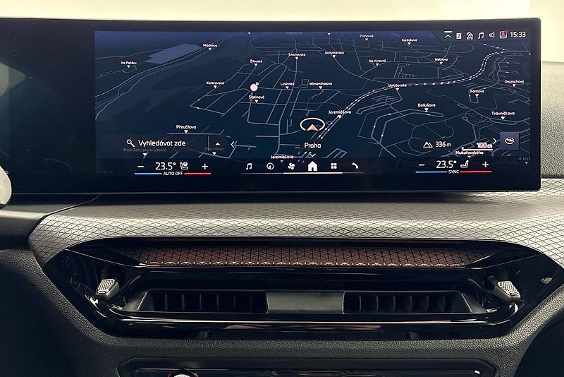 BMW Řada 3 řady 3 | 330d xDrive - fotka 18 z 25