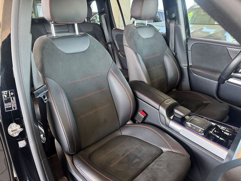 Mercedes-Benz GLB 200d 4M - fotka 11 z 21