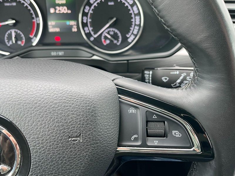 Škoda Superb (2018) 2.0TDi 110kW 4x4! STYLE++! - fotka 25 z 43
