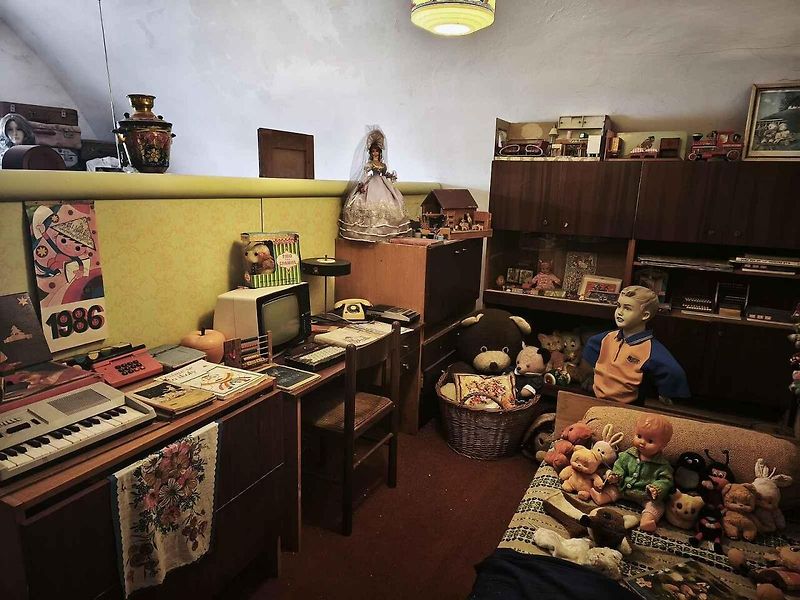 U vstupu do muzea překvapí stylově zařízená recepce z Barkasu.
