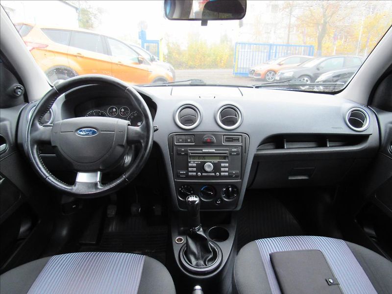 Ford Fusion 1,4 i 59KW 1.Majitel - fotka 11 z 28