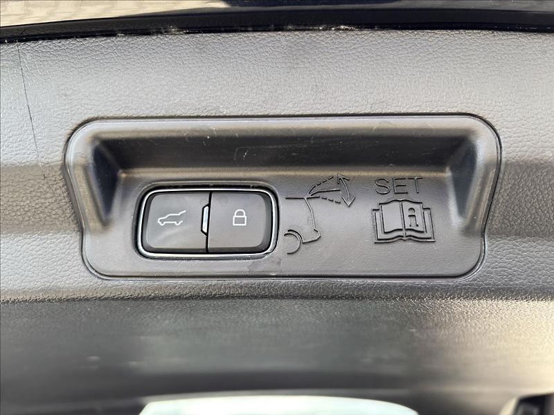 Ford Explorer 3,0 PHEV 336kW ST-Line AWD DPH - fotka 16 z 52