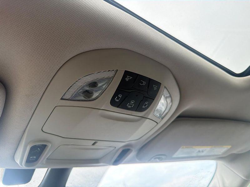 Chrysler Pacifica (2022) 3,6 RU Limited Radar 360 2022  - fotka 17 z 19