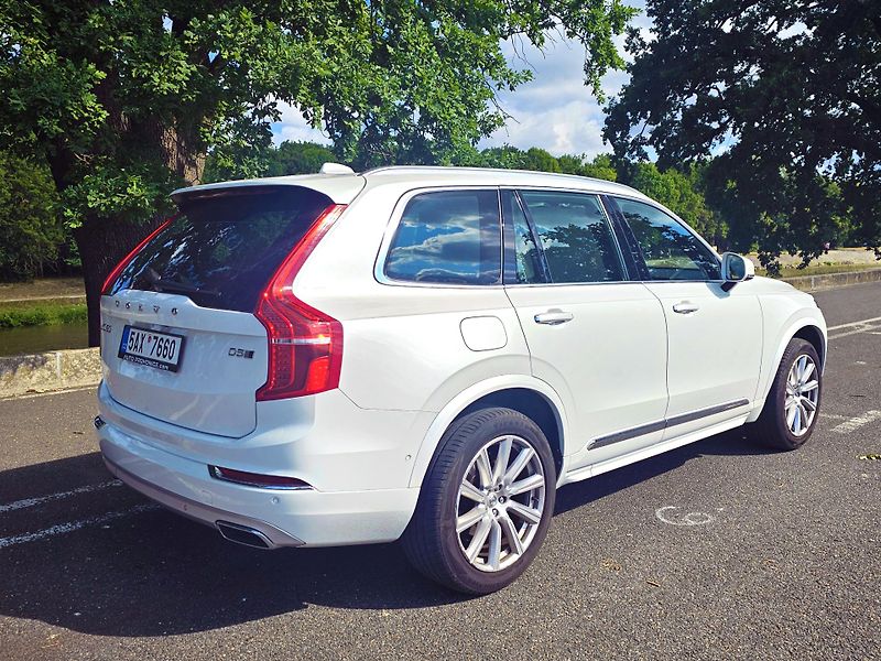 Volvo XC90 (2016) - fotka 2 z 21
