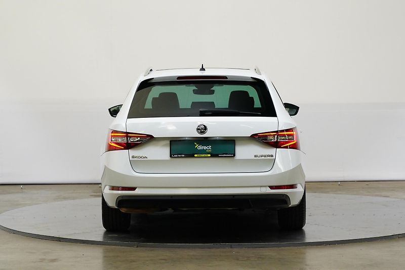 Škoda Superb - fotka 6 z 29