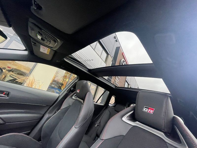 Toyota Corolla Cross 2.0 Hybrid FWD GR SPORT VIP - fotka 15 z 29