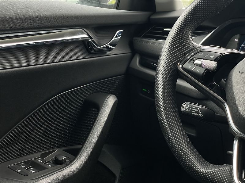 Škoda Octavia 2,0 TDI DSG Combi Style TAŽNÉ - fotka 15 z 23
