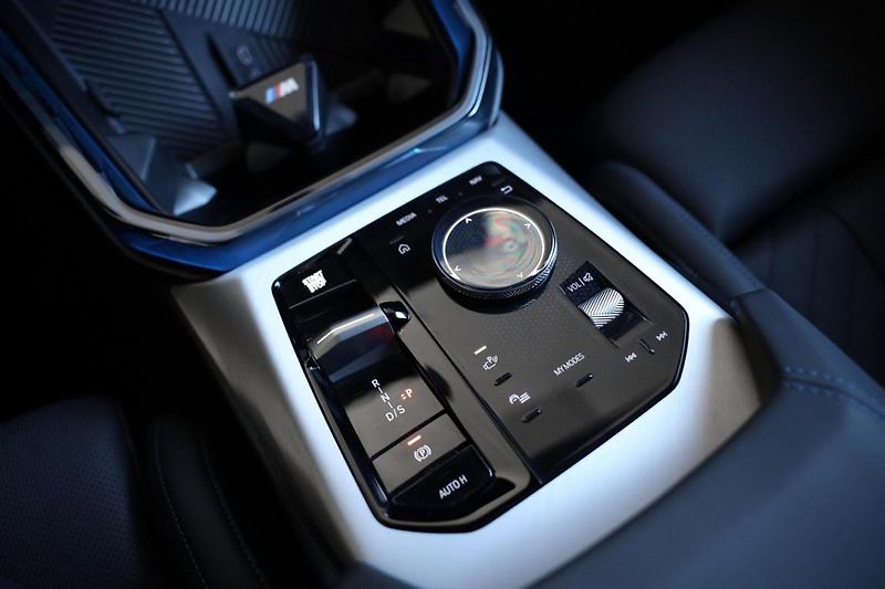 BMW X3 xDrive 40d - fotka 10 z 27