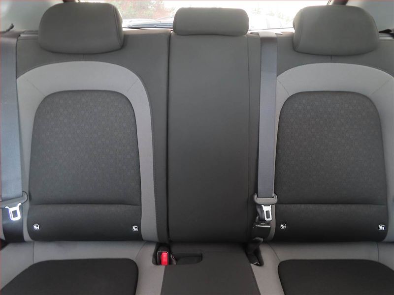 Hyundai Kona (2019) Family 1.0 T-GDI, Serv.kniha - fotka 10 z 19