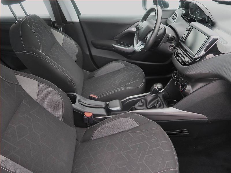 Peugeot 2008 (2018) 1.2 PureTech, ČR,1.maj - fotka 9 z 19