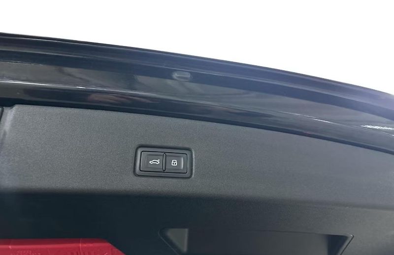 Audi Q4 40 e-tron S-Line LED BLIS  - fotka 10 z 11