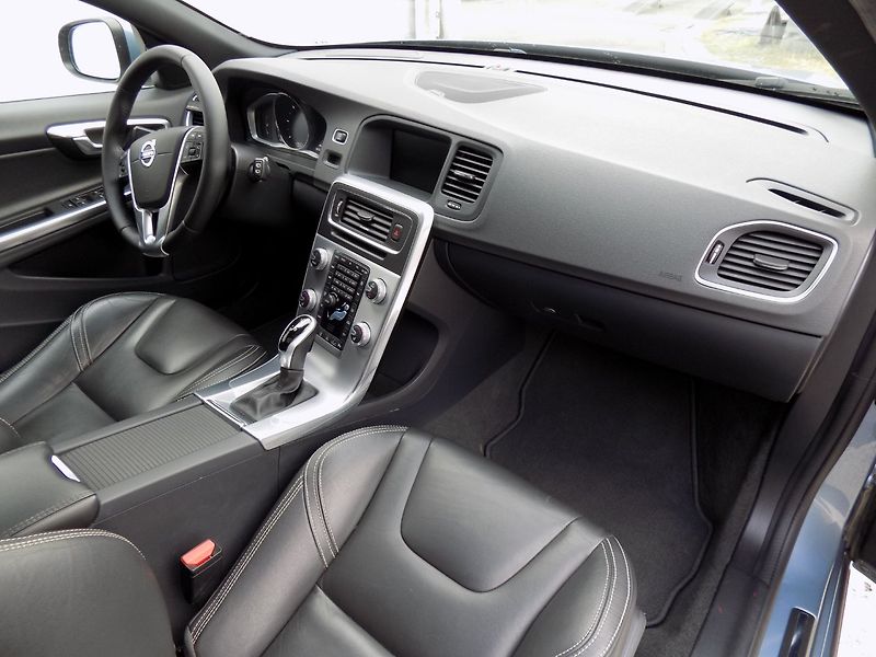 Volvo V60 (2016) 2.0-D4/Inscription/LED/DPH/ - fotka 12 z 44