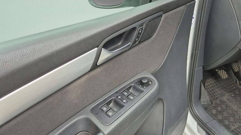 Volkswagen Sharan 2.0TDI 103kW MT6 - fotka 15 z 49