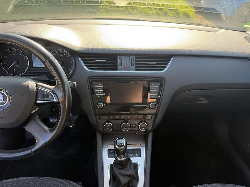 Škoda Octavia (2013) 1.2 TSI 77kw ELEGANCE - fotka 17 z 23