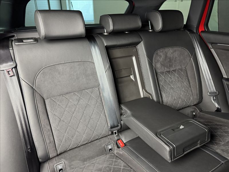 Škoda Superb 2,0 TDi  Sportline LED Virtual - fotka 16 z 48