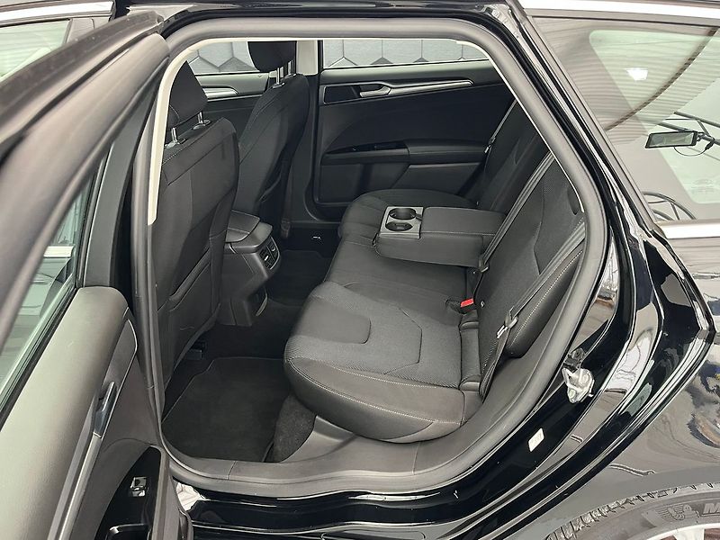 Ford Mondeo 2.0 TDCi Titanium manuál Cebia - fotka 36 z 49