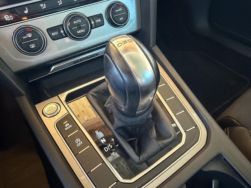 Volkswagen Passat 140kW 4Motion DSG Alltrack - fotka 17 z 31