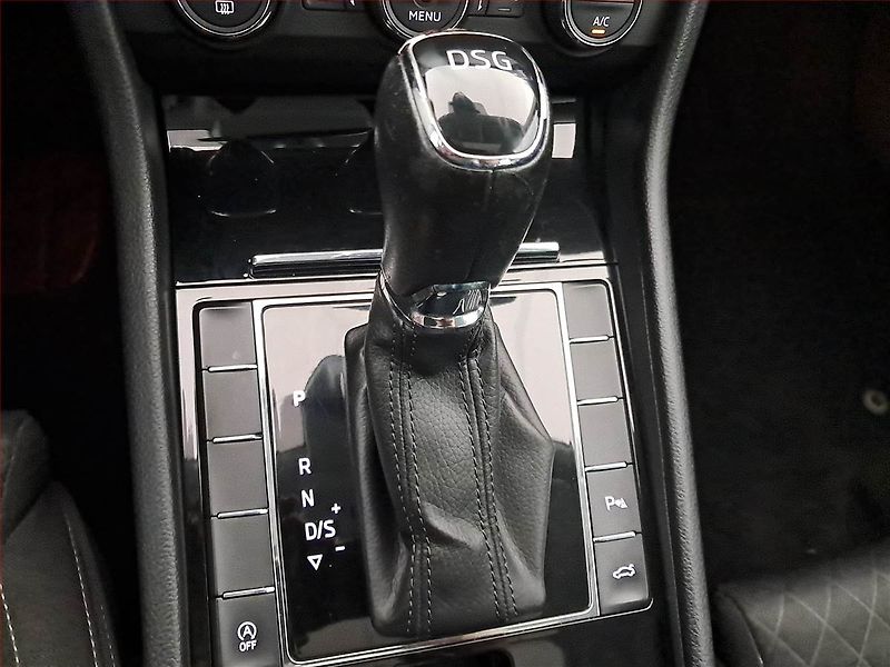 Škoda Superb (2017) 2.0 TDI, Automat, Navi, Xenony - fotka 17 z 18