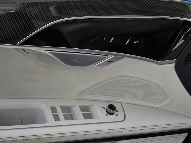 Audi S8 - fotka 12 z 30